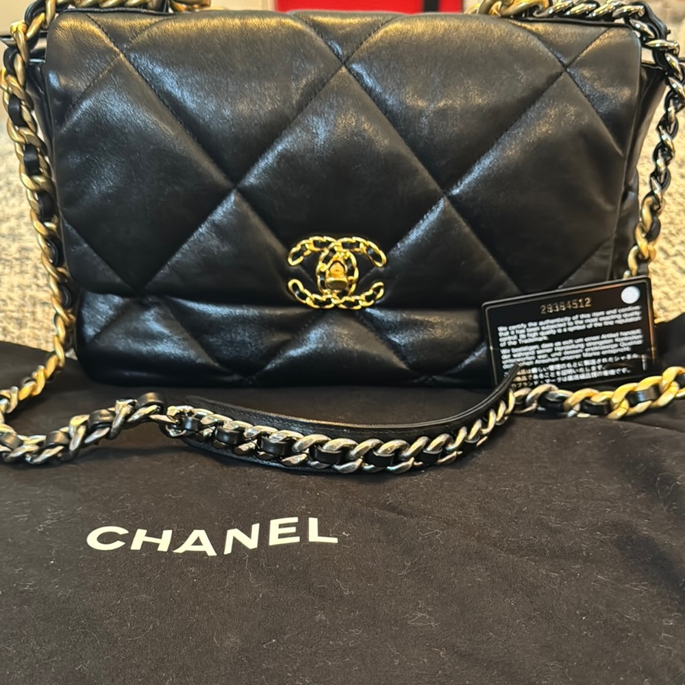 Chanel Black Crossbody Bag with Mixed Chain Strap - Picture 1 of 15